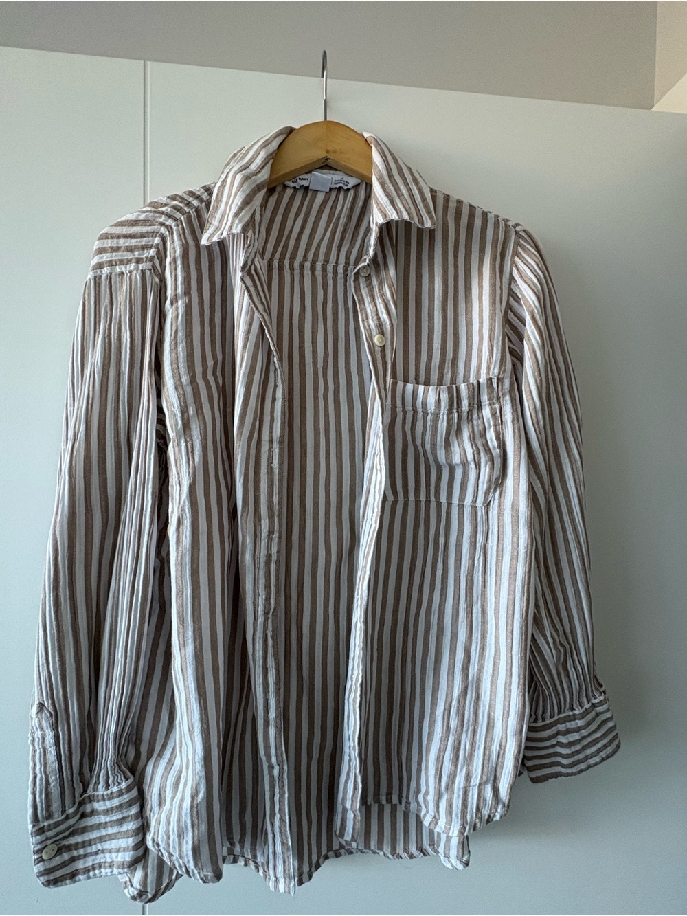 Old Navy The Boyfriend Shirt Striped Button Down in Brown & White